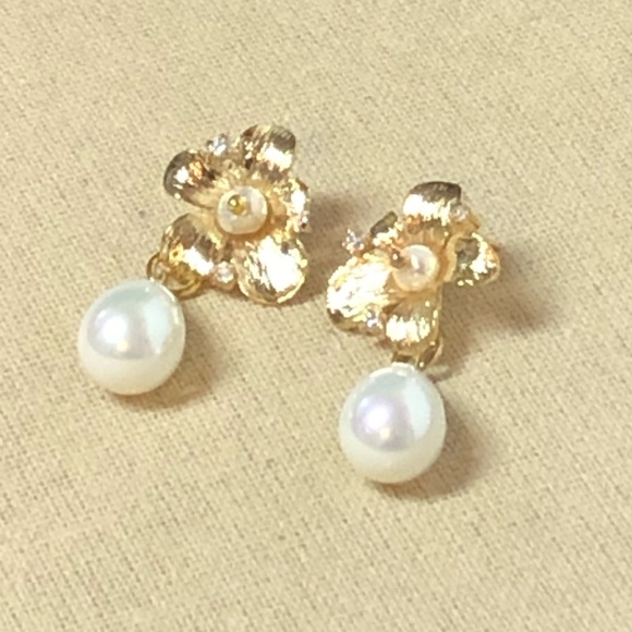 Neka’s Creations Jewelry - 18k Gold Plated & Pearl earring